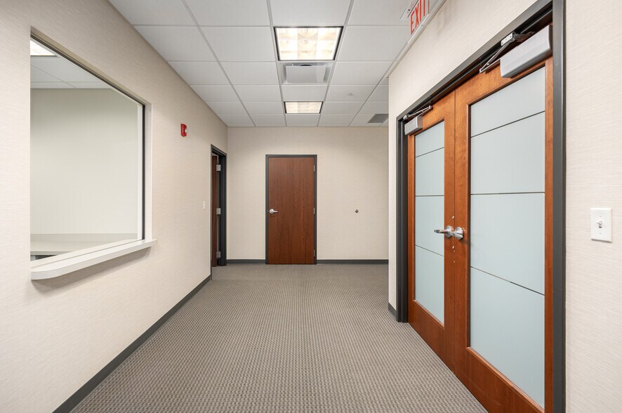 More Photos Of 1600 N Randall Rd, Elgin Medical For Lease