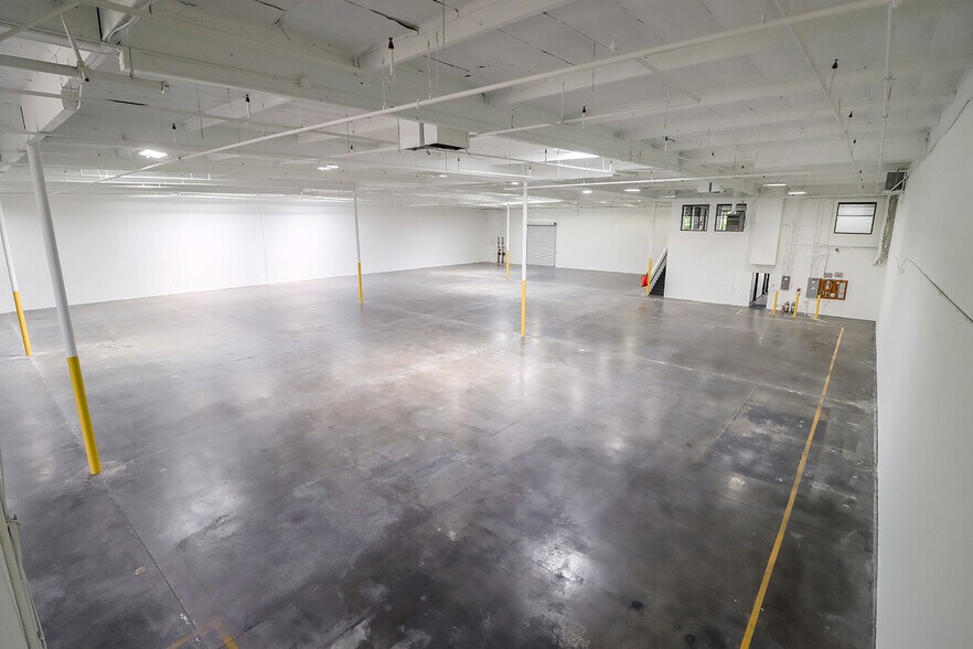 More Photos Of 10951 Pendleton St, Sun Valley Warehouse For Lease
