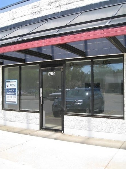 More Photos Of 100 E Washington St, East Peoria General Retail For Lease