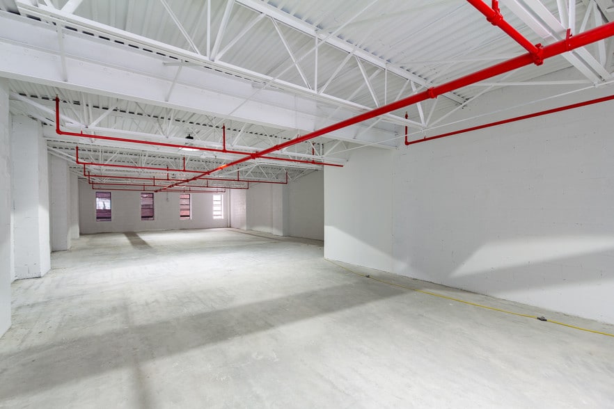 More Photos Of 404 E Baltimore St, Baltimore Storefront Retail Office For Lease