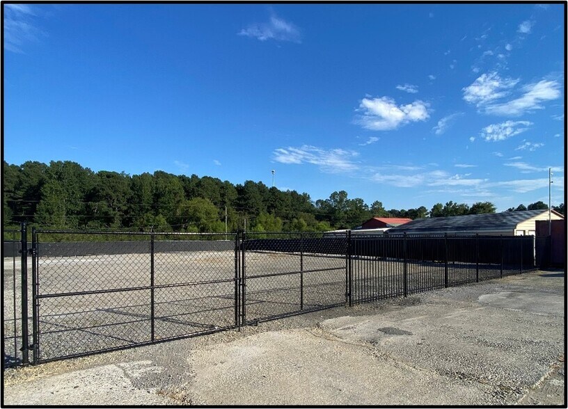 More Photos Of 301 Bishop Rd NW, Cartersville Self Storage For Lease