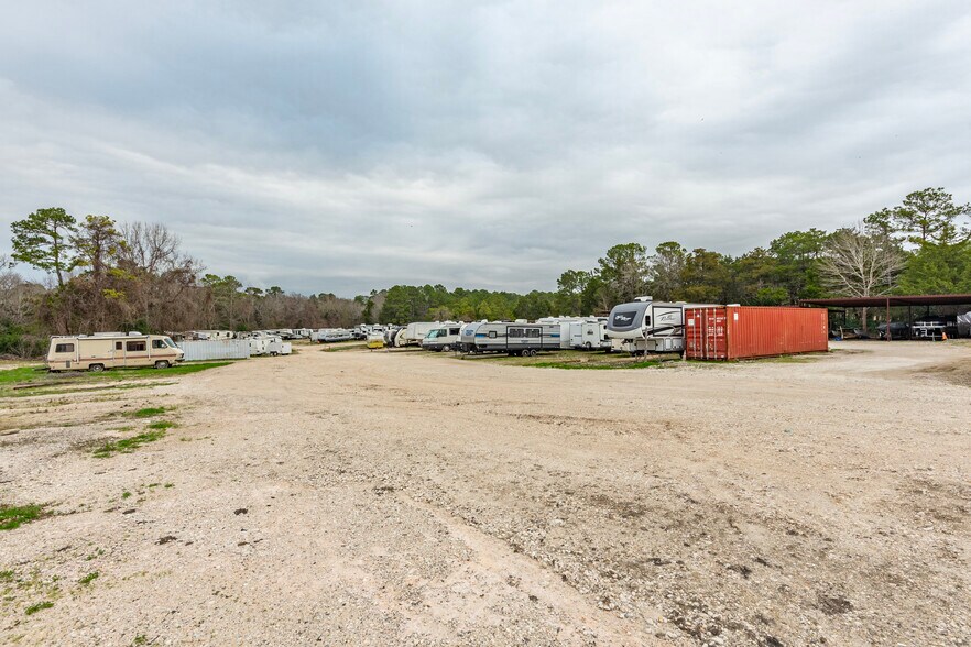 More Photos Of 11400 Thousand Trl, Willis Trailer Camper Park For Sale