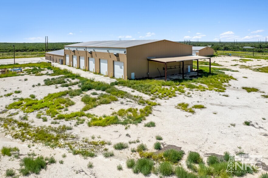 More Photos Of 2459 FM 190, Asherton Manufacturing For Lease