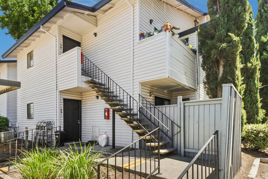 More Photos Of 2626 Marigold Ln, Sacramento Apartments For Sale