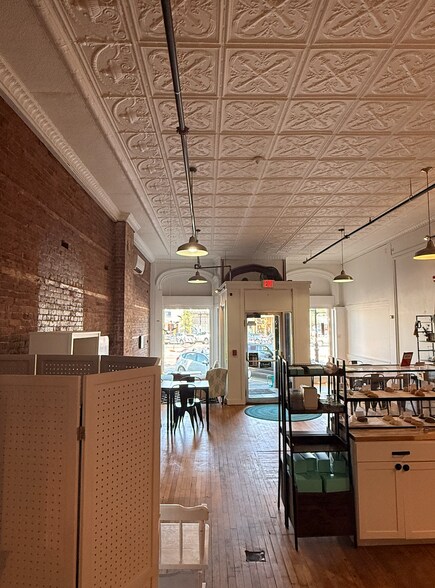 More Photos Of 146 Maine st, Brunswick Office For Lease