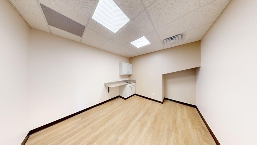 More Photos Of 125 E Shore Pky, La Porte Medical For Lease