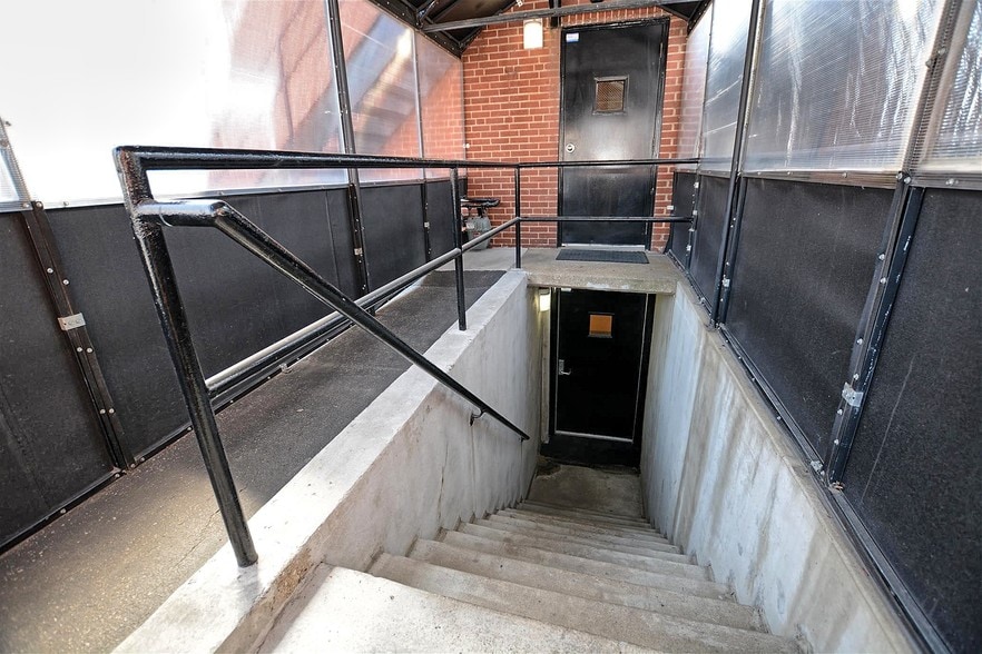 More Photos Of 512 Higgins Rd, Park Ridge Office For Lease