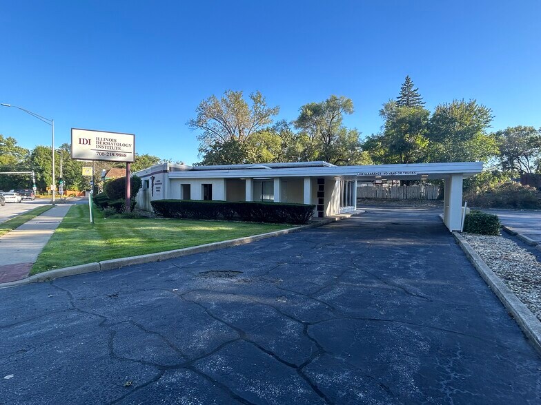 Primary Photo Of 19 River Oaks Dr, Calumet City Healthcare For Lease