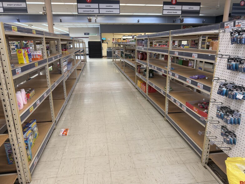 More Photos Of 12030 Park Ln, Wolcott Supermarket For Lease