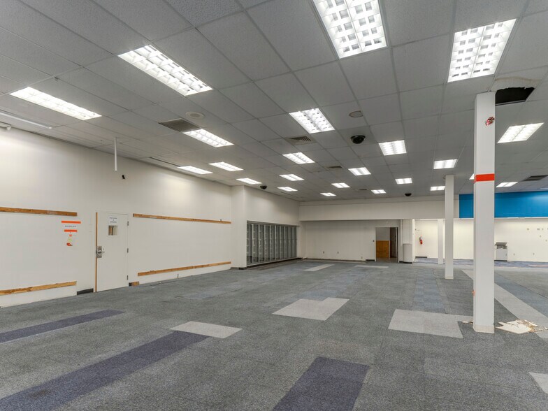 More Photos Of 6980 W Commercial Blvd, Lauderhill Drugstore For Sale