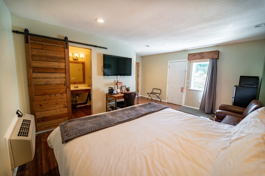 More Photos Of 808 Mineral Ave, Libby Hotel For Sale