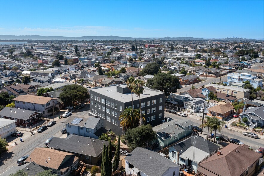 More Photos Of 2100 51st Ave, Oakland Apartments For Sale