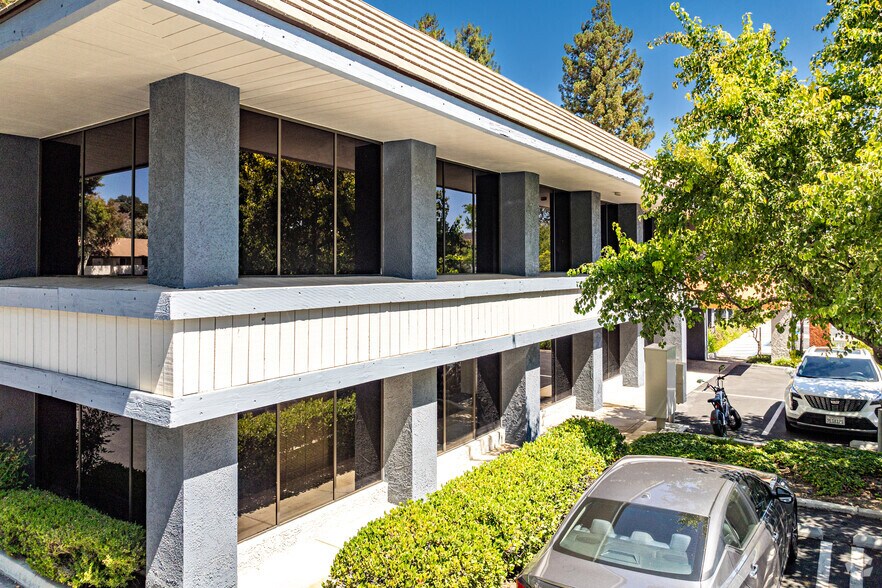 More Photos Of 699 Hampshire Rd, Westlake Village Office For Lease