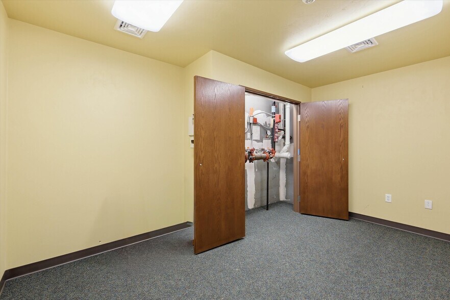 More Photos Of 312 N 5th Ave, Sturgeon Bay Office For Sale