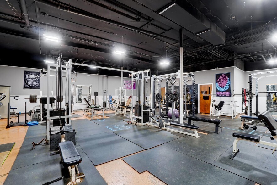 More Photos Of 1638 E Market St, York Flex For Sale