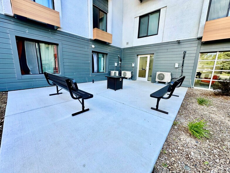 More Photos Of 404 E 5600 S, Salt Lake City Apartments For Sale