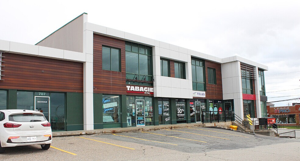 More Photos Of 747-805 Rue King E, Sherbrooke Office For Lease