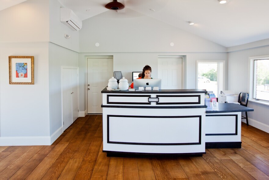 More Photos Of 105 Bradford Street Ext, Provincetown Hotel For Sale