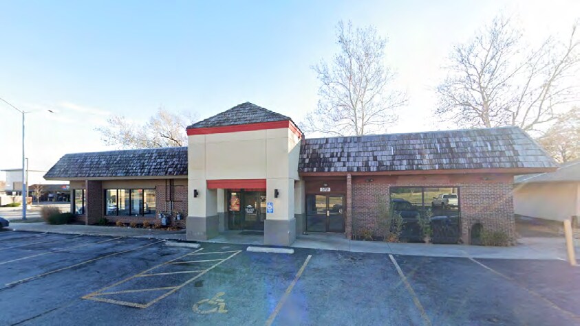 More Photos Of 5695-5701 W 95th St, Overland Park Freestanding For Sale