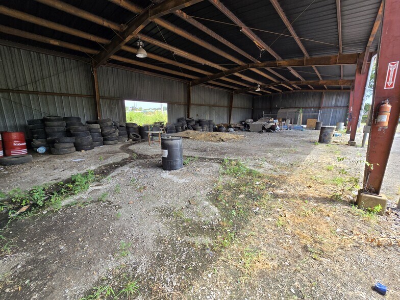 More Photos Of 2240 Deadrick Ave, Memphis Office For Sale