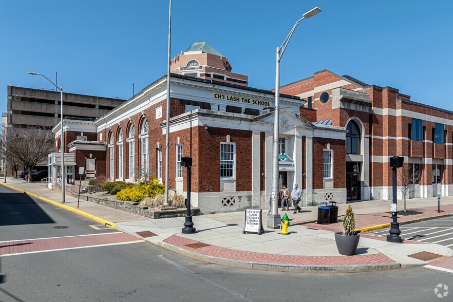 More Photos Of 225-243 Main St, Middletown Office For Lease