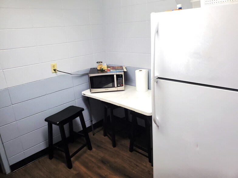 More Photos Of 24173 US Highway 80 E, Statesboro Auto Repair For Sale