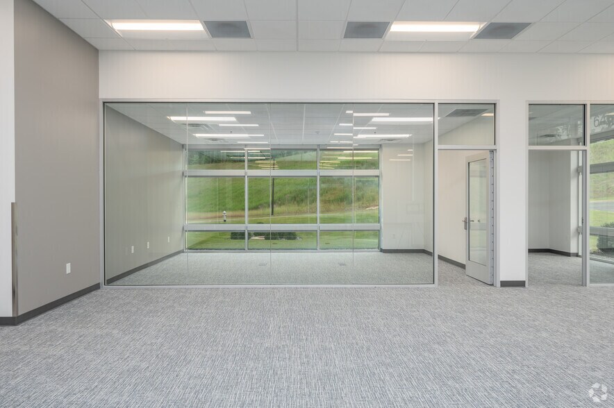 More Photos Of 350 Raco Pky, Pendergrass Unknown For Lease