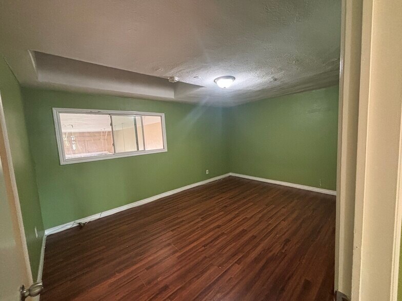 More Photos Of 5536-5542 Santa Monica Blvd, Los Angeles General Retail For Sale