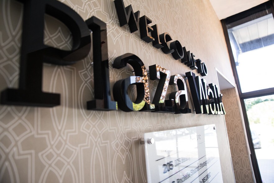 More Photos Of 2500 Tamiami Trl N, Naples Storefront For Lease