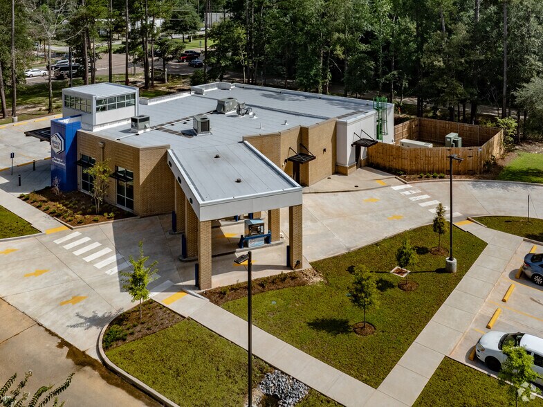 More Photos Of 70496 Highway 21, Covington Bank For Lease