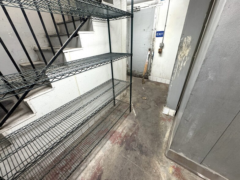 More Photos Of 223-231 E 9th St, Los Angeles Storefront For Lease