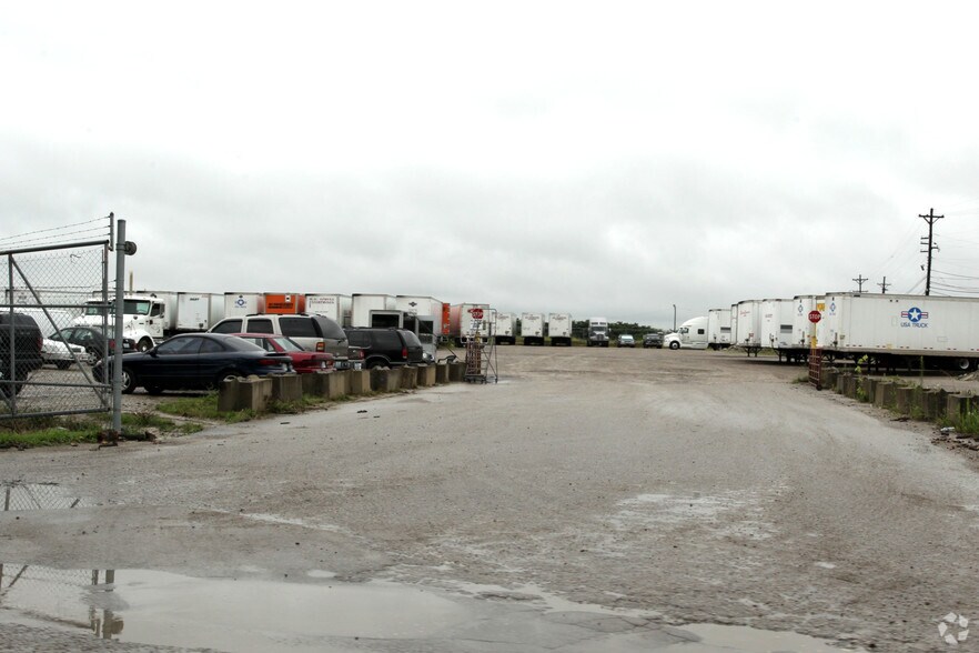 Primary Photo Of 3241 Old Millers Ln, Louisville Truck Terminal For Lease