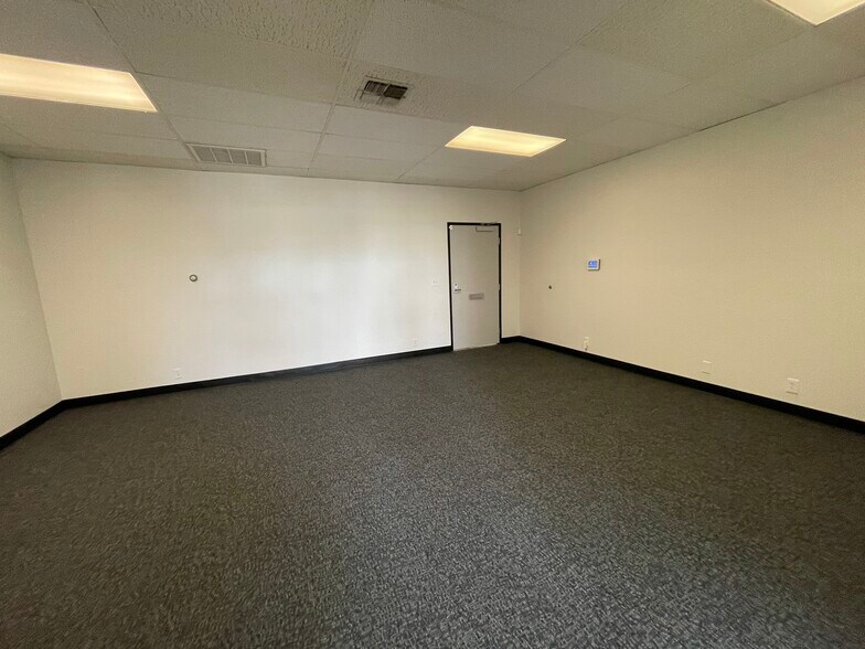 More Photos Of 2706 Harbor Blvd, Costa Mesa Storefront Retail Office For Lease