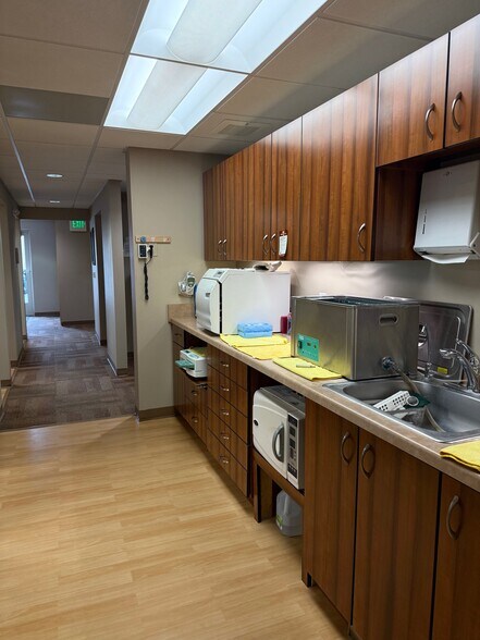 More Photos Of 4414 Regent St, Madison Office For Sale