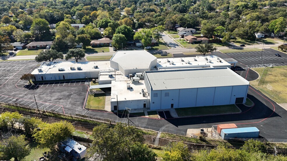 More Photos Of 6801 Meadowbrook Dr, Fort Worth Specialty For Sale