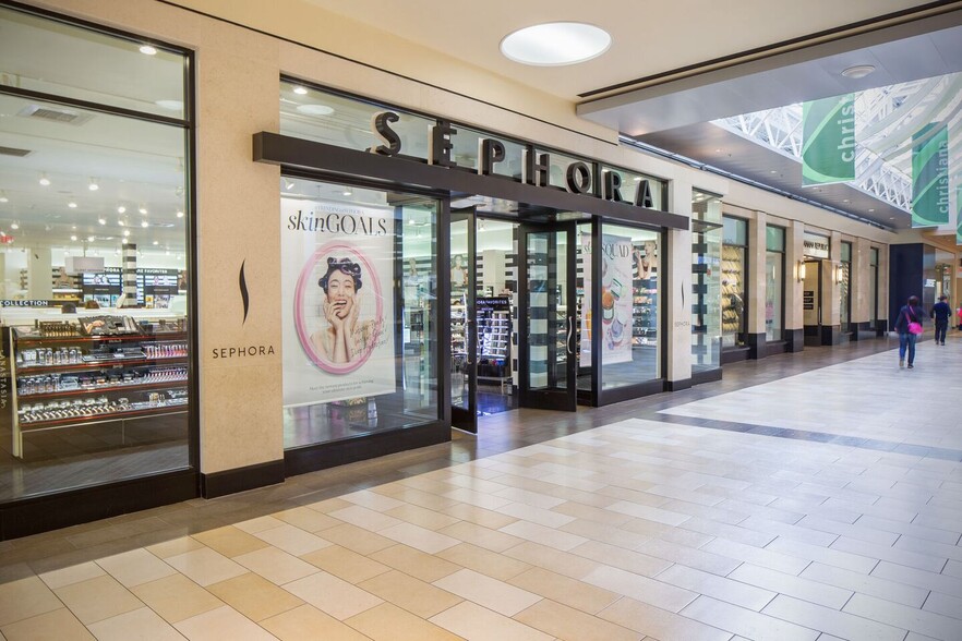 More Photos Of 100-808 Christiana Mall, Newark Unknown For Lease