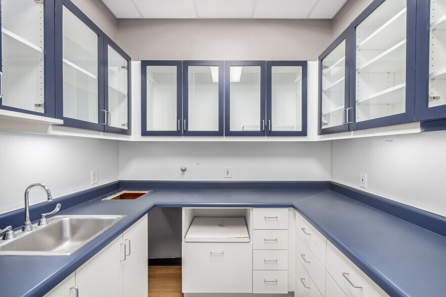 More Photos Of 13575 W Indian School Rd, Litchfield Park Medical For Lease