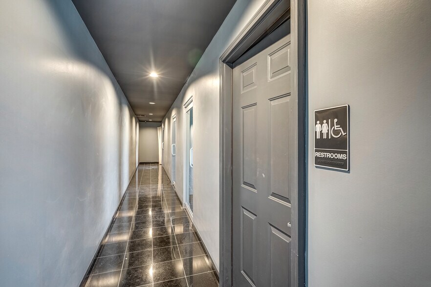 More Photos Of 48 Zion Station Ct, Troy Warehouse For Lease