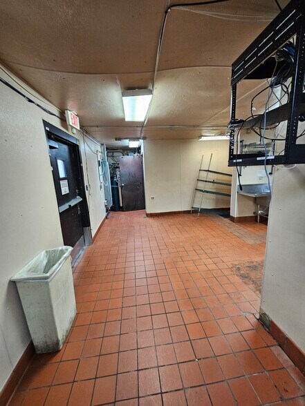 More Photos Of W156N8420 Pilgrim Rd, Menomonee Falls Fast Food For Sale