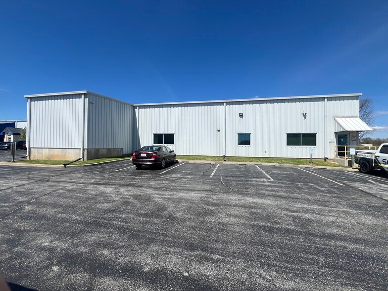 More Photos Of 851 Transport Dr, Valparaiso Flex For Sale
