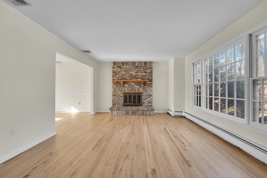 More Photos Of 1 Shadetree Pl, Long Valley Healthcare For Sale