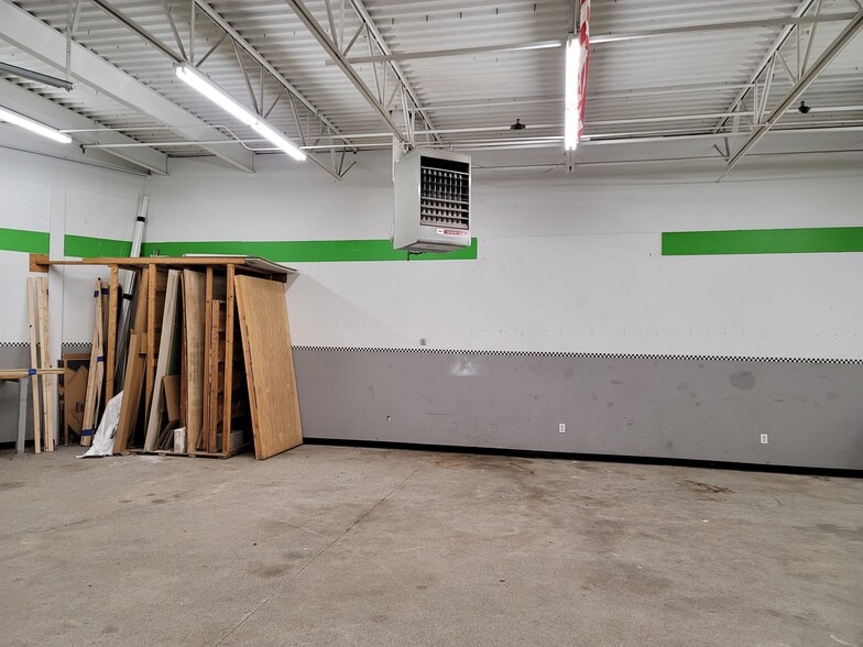 More Photos Of 362 Industrial Park Rd, Middletown Warehouse For Sale