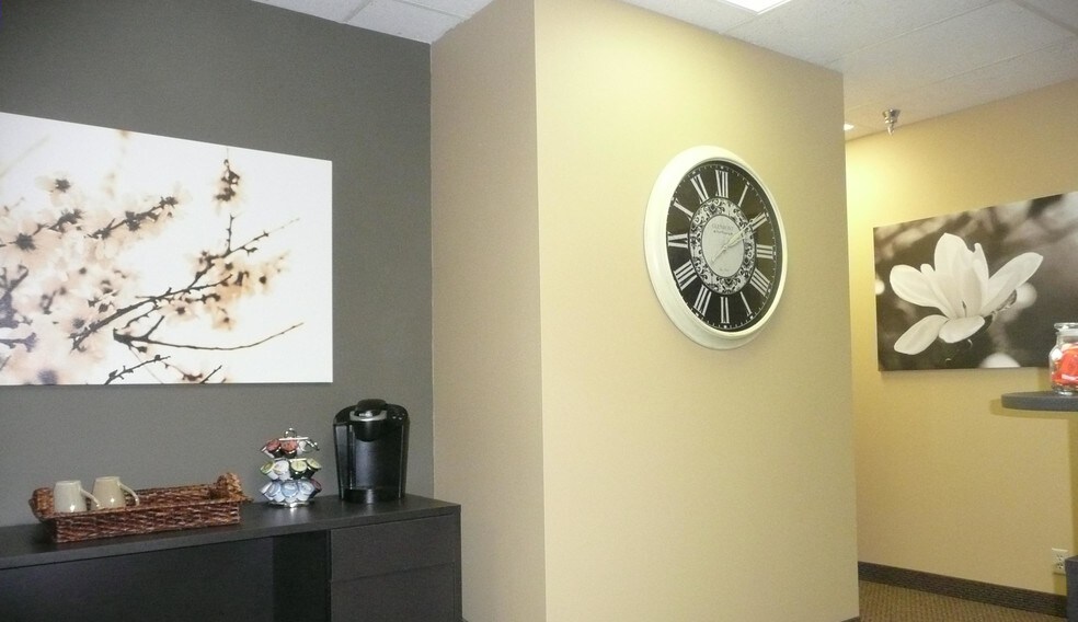 More Photos Of 1611 W County Road B, Roseville Medical For Lease