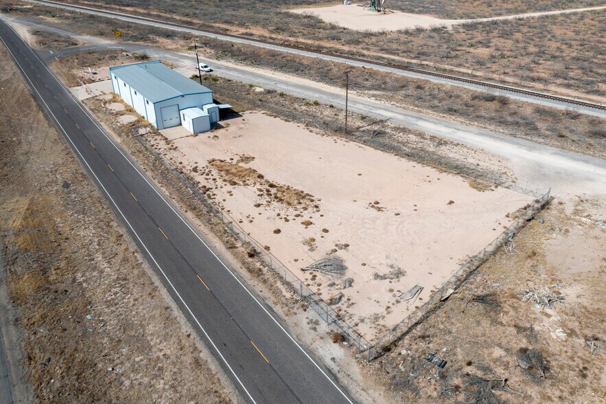 More Photos Of 850 W I-20, Penwell Warehouse For Lease