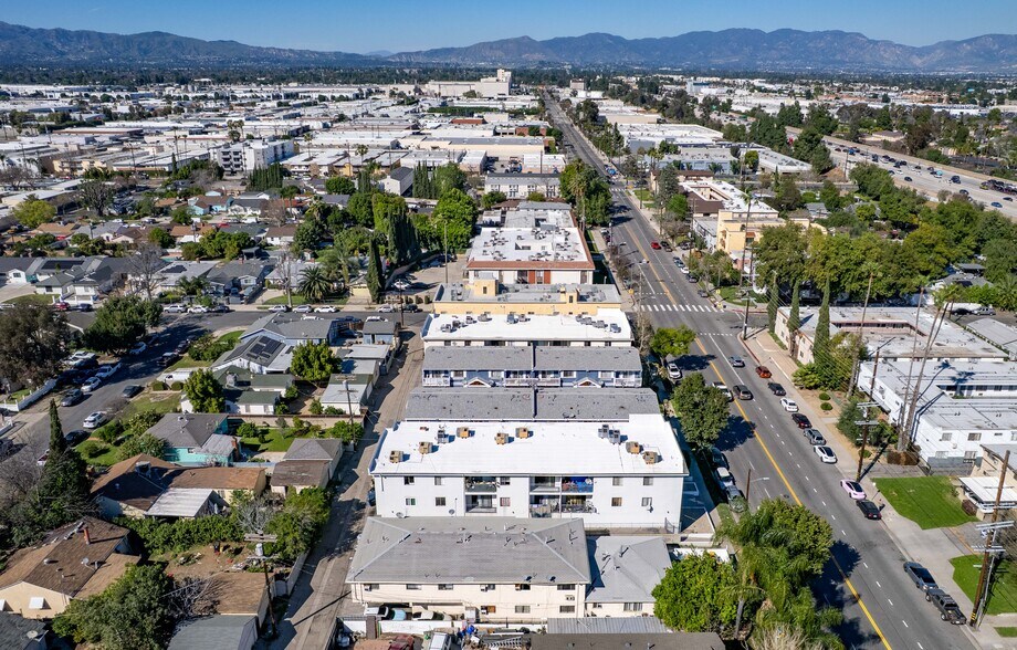 More Photos Of 7437 Haskell Ave, Van Nuys Apartments For Sale