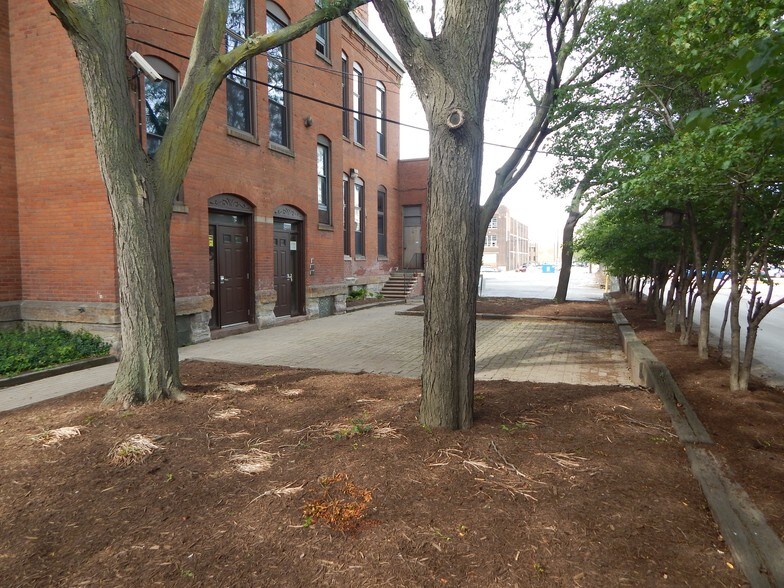 More Photos Of 1320 Sumner Ct, Cleveland Office For Lease