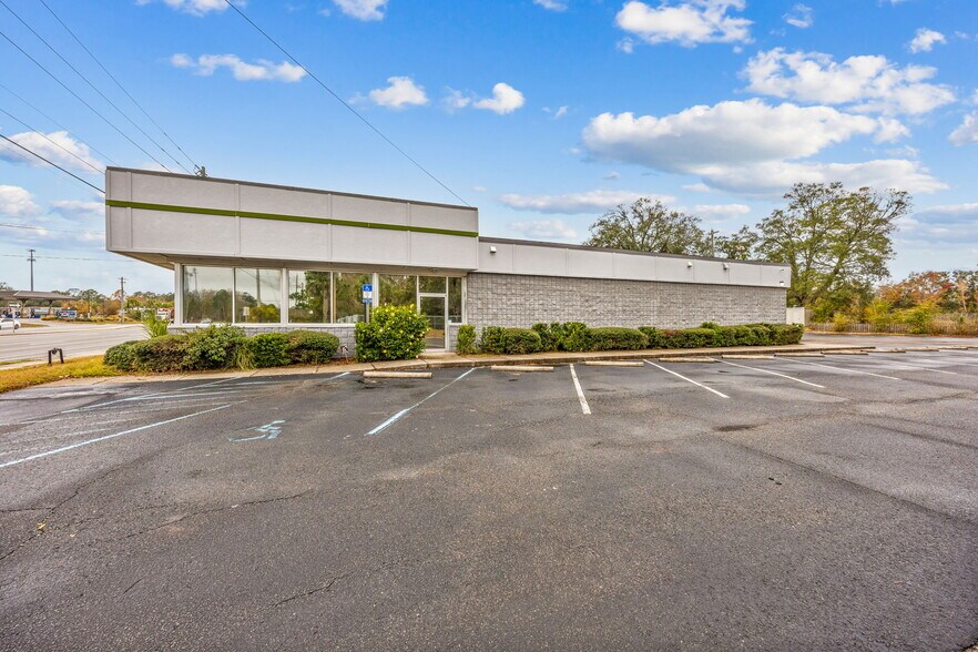 More Photos Of 463185 Sr-200, Yulee Storefront Retail Office For Sale