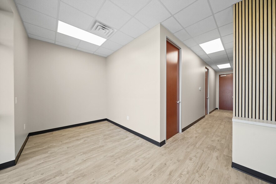 More Photos Of 18608 Kermier, Hockley Distribution For Lease