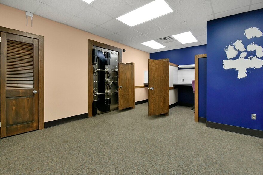 More Photos Of 245 N Seltzer St, Crestline Bank For Sale