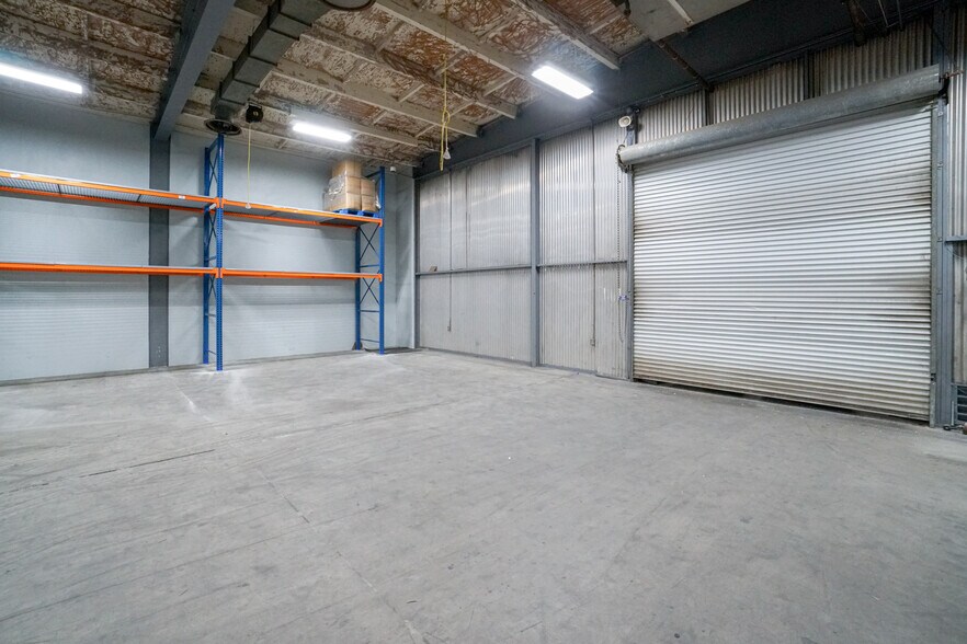 More Photos Of 13501 S Main St, Los Angeles Warehouse For Lease